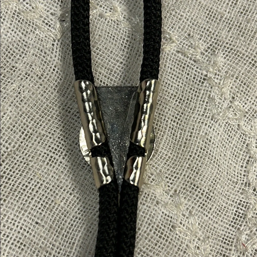Vintage Bolo tie western, with ornate medallion
